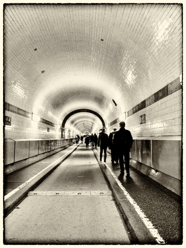 Elbtunnel s-W.jpg