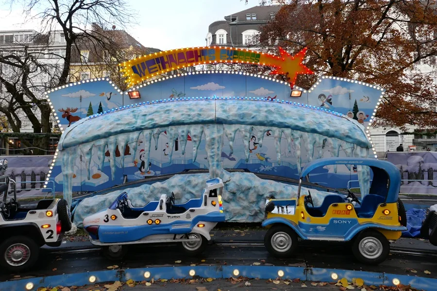 WeihnachtsmarktLinz2024DLUX8EINS.webp