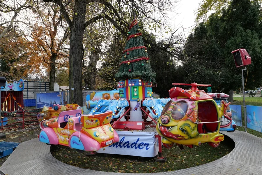 WeihnachtsmarktLinz2024DLUX8VIER.webp