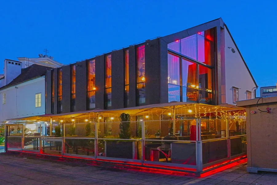 DomVorplatzRestaurantEINSSL31635HDR.webp
