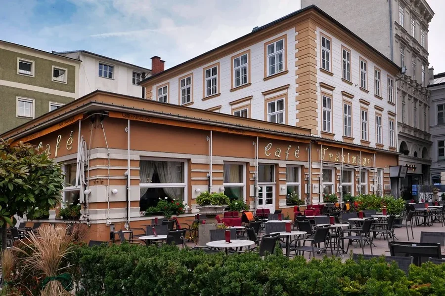 CafeTraxlmayrPromenadeDLUX8.webp