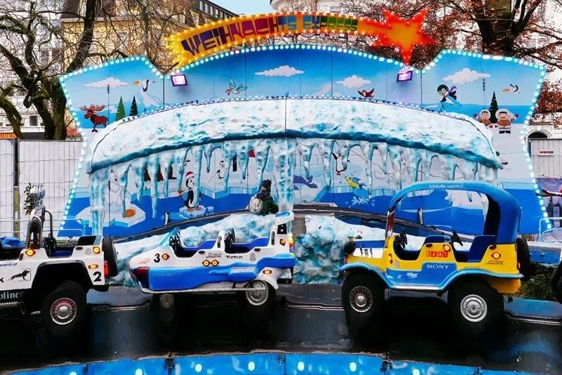 WeihnachtsmarktKarAutosDLUX8.webp