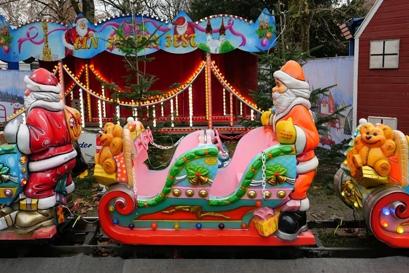 WeihnachtsmarktKarWeihnachtsmannDLUX8.webp