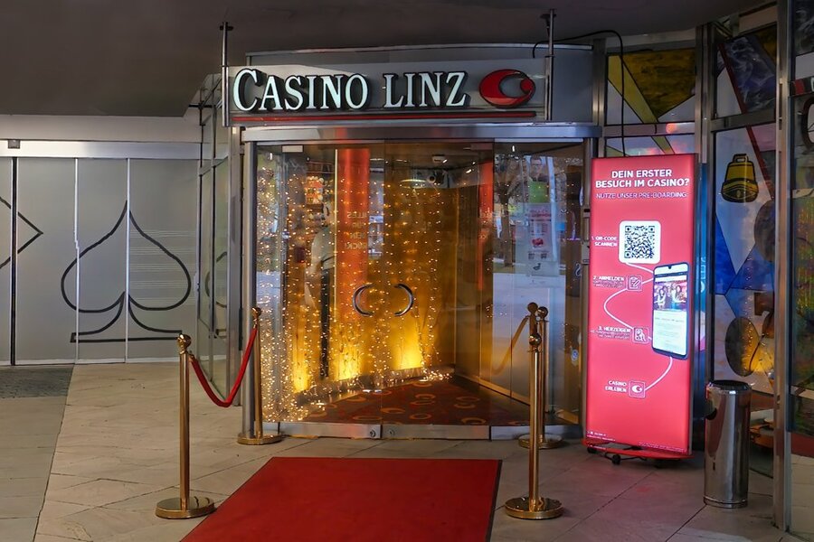 CasinaoLinzEingangDLUX8.jpg
