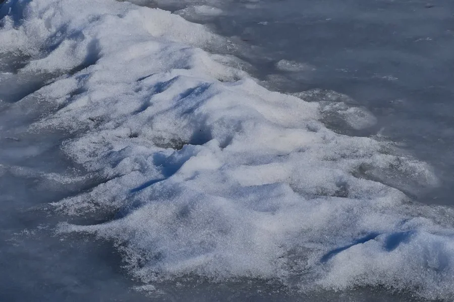 IceandSnowonWaterSECHSV5.webp