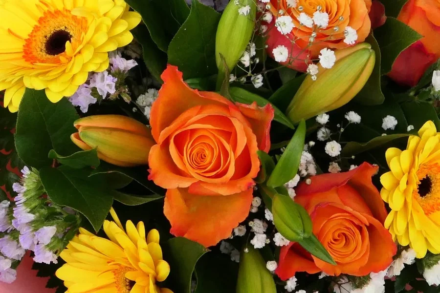 BlumenbukettaufSCHWARZV5EINSAUSSCHNITT.webp