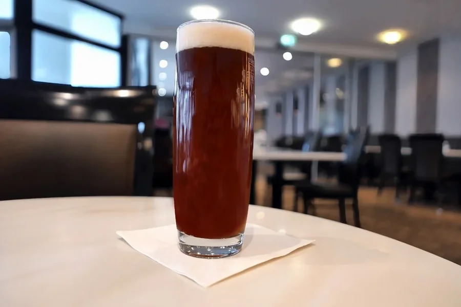 BieraufTischinCafewmHGDLUX8.jpg