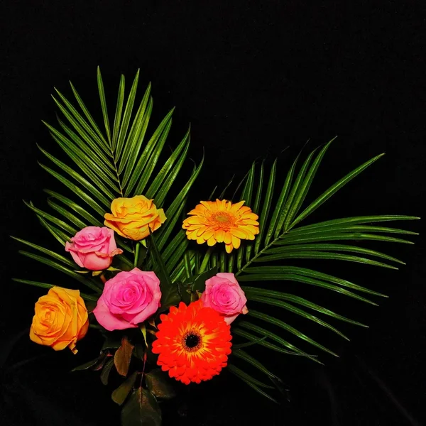 BlumenstraussmgrünenHGPflanzenSL32490QUADRAT.webp