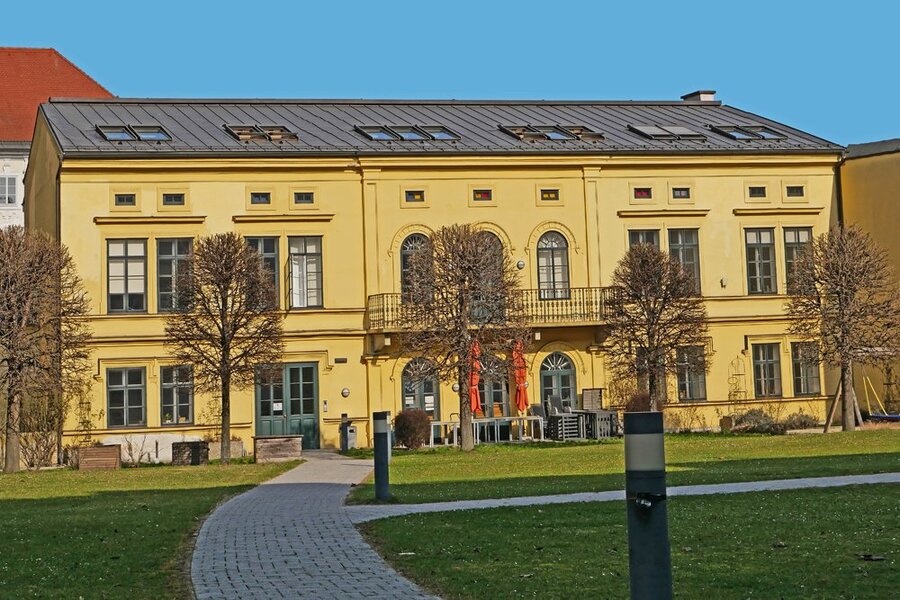 AltersheimKreuzschwesternRudigierstrasseDLUX8.jpg