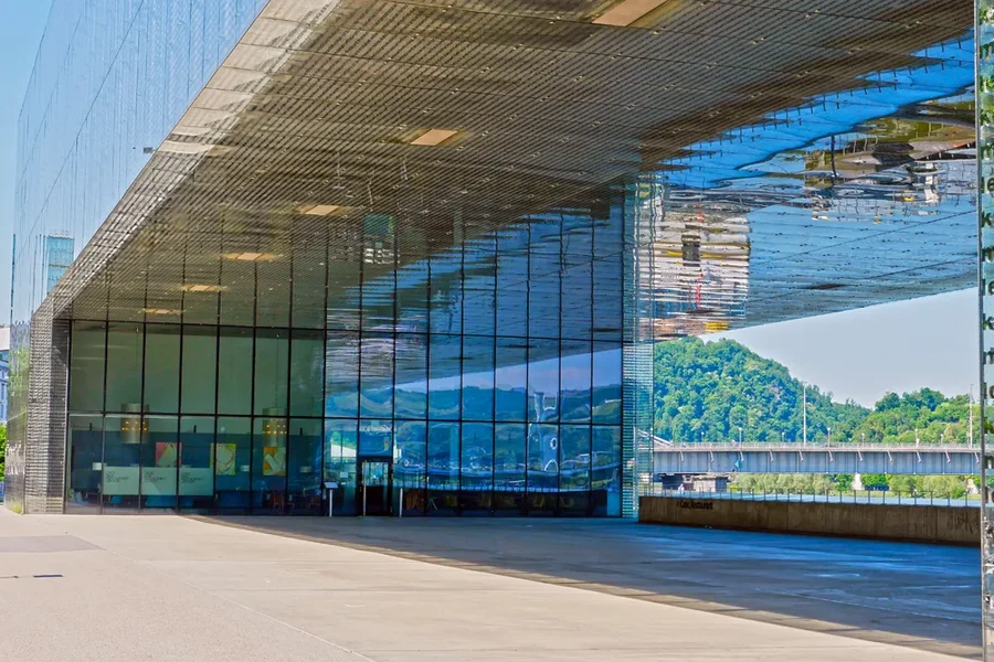 LentosmSpiegelungenundDurchblickDLUX8HDR.webp