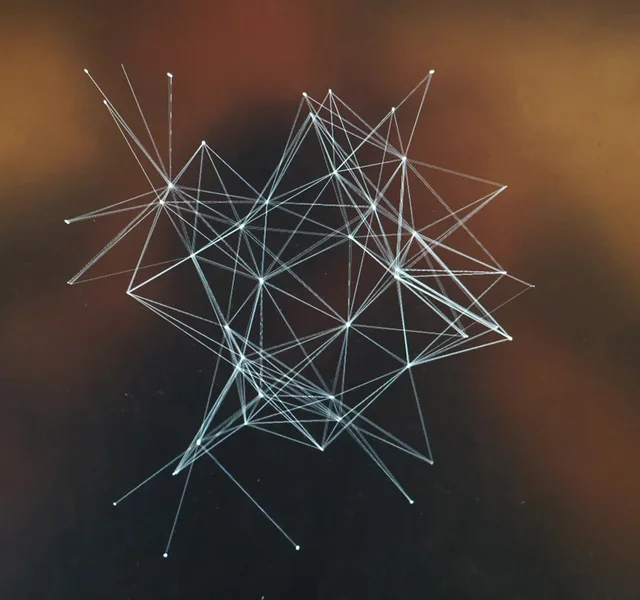 KurvenamHimmelFÜNFOM11240QUADRAT.webp