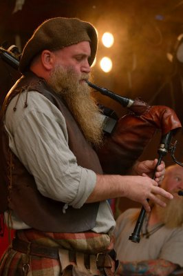 Highlander-Bagpipe.jpg