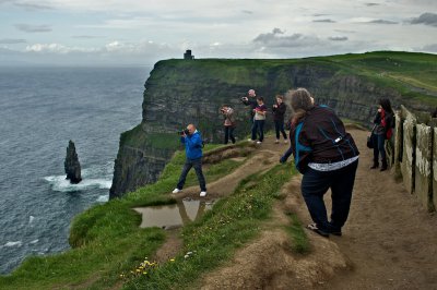 Tourists of Moher 004.jpg