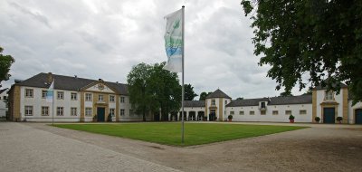 comp_Schloss Neuhaus Marstall (9).jpg