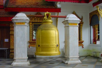 Glocke Wat Doi Suthep Chian Mai 01.JPG