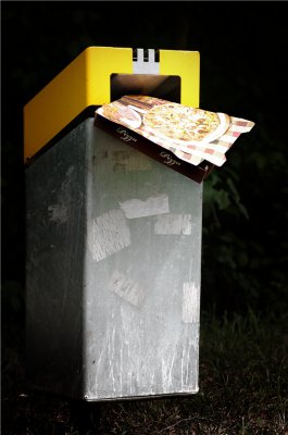 7 g müll im Wald 056 800 127.JPG