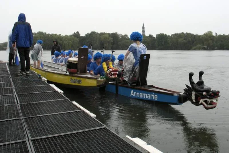 42_das blaue Boot ist fast voll.webp