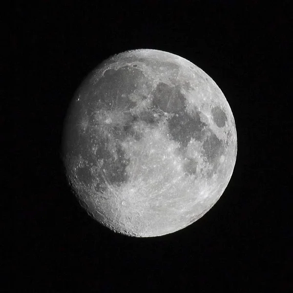 01_Mond_München_800x800.webp
