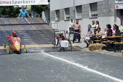Seifenkistenrennen4.jpg Seifenkistenrennen4.jpg