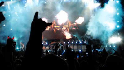 45_For those about to rock_Fire_We salute you_800.jpg
